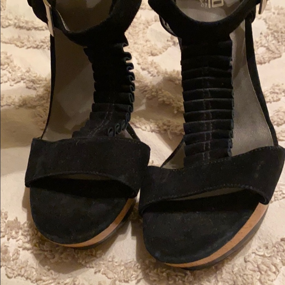 Never Worn! JLO by Jennifer Lopez T-strap heels